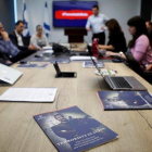 Reunión del equipo del Ministerio de Asuntos Estratégicos de Israel encargado de desactivar las acciones de protesta y bicot de activistas palestinos en el Festival de Eurovisión.