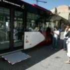 Los nuevos autobuses en la plaza de San Marcelo