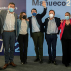 Alfonso Fernández Mañueco, en el centro, durante el primero de los ‘Encuentros populares’ celebrado ayer en Soria. W. GARCÍA