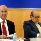 Durán i Lleida, a la izquierda, y Pujol ayer durante la reunión de la ejecutiva de CiU