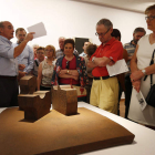 Ignacio Chillida, hijo del escultor, fue el encargado de abrir la muestra con sus explicaciones. JESÚS F. SALVADORES