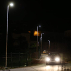 Las nuevas luminarias led ya iluminan algunas calles del barrio de Compostilla.