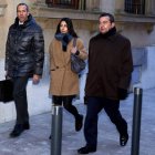 Luis Enrique Valdeón (procurador), Raquel Gago y Fermín Guerrero (abogado)