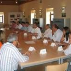 Los alcaldes de Picos se reunieron con Fernández Carriedo en el centro de interpretación de Lario