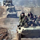 Vehículos militares rusos se trasladan a una nueva posición en Chechenia, en una imagen de archivo
