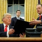 El presidente de EEUU, Donald Trump, durante el acto de la firma de los decretos de paralización de la reforma sanitaria de Barack Obama.