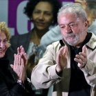 El expresidente Lula da Silva y su mujer Marisa Leticia en un acto político el pasado mes de agosto en Brasil.