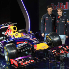 Webber y Vettel mostraron orgullosos el RB9 con el que pujarán por el título de campeones del mundo.