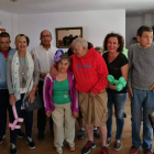 Castañón durante su visita a los centros asistenciales. DL