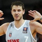 Nachbar, con la camiseta del Brose Baskets.