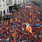 Miles de personas participan en la manifestación convocada por la ANC en Barcelona con motivo de la Diada del 11 de septiembre. TONI ALBIR