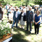 Los homenajeados este año, Epifanio Díez y Carmen González, frente al santo tras la procesión.