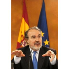 Solbes, durante la rueda de prensa posterior al Consejo de Ministros