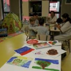 La imagen muestra un momento de las clases que se imparten en el aula hospitalaria de León