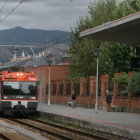 Un tren en la estación de Ponferrada, de donde parte el cercanías a Vigo a las 06.15 horas. ANA F. BARREDO