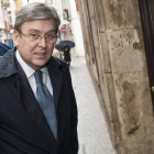 Fernández Santiago a la entrada del TSJCYL.