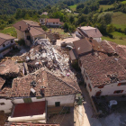 Casas hundidas por el terremoto en Casale.