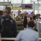 Las colas causadas por la huelga de los trabajadores, el pasado viernes, en el aeropuerto de El Prat.