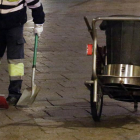 Un trabajador del servicio de limpieza urbano.