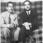 Los hermanos Juan y Leopoldo Panero, en una de las pocas fotos que se conservan de ambos juntos. ARCHIVO