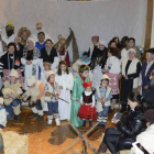 Los participantes en el auto sacramental tras la escenificación de ayer.