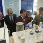 Cecilio Vallejo, Carlo Frau, Mario Amilivia y Carmen Santos durante su visita a Antibióticos