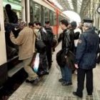 La policía de Gerona mete en un tren con destino a Francia a un grupo de inmigrantes