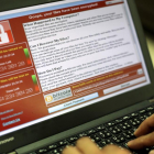 Una pantalla de ordenador muestra un rescate por un ataque de WannaCry.