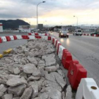 La señalización de la obra, ayer, dibuja el perfil de la avenida de acceso por Montearenas.