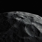 Imagen del recorrido por la superficia llena de cráteres del misterioro y minúsculo planeta Ceres.