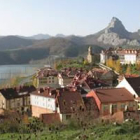 Panorámica del pueblo de Riaño, que lleva desde el 2008 esperando por una residencia.