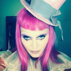 Madonna, vestida y maquillada como un payaso.