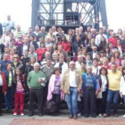 Fotografía de familia de los vecinos de Chozas que viajaron al País Vasco el pasado puente.