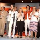 La vicepresidenta Fernández de la Vega junto a los asistentes al acto «Avanzamos hacia la igualdad»