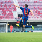 Jesús Alfaro celebra uno de sus goles con el Barça B al Eldense.