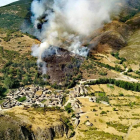 Las llamas amenazaron con llegar hasta la localidad de Pobladura de la Sierra. BRIF TABUYO
