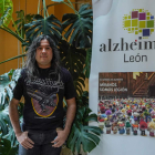 Alejandro Seral, ayer en el Centro Alzhéimer de León donde presentó su libro ‘Morir dos veces’. MIGUEL F. B.