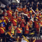 El partido arrancó con un homenaje a Juanín que puso a la afición en pie. Los seguidores leoneses no dejaron de animar al equipo español en otra gran tarde. MARCIANO