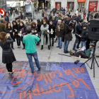 Profesores y alumnos de las universidades públicas madrileñas, en la protesta de ayer.