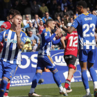 Amo vio la décima tarjeta amarilla el pasado domingo y se perderá el duelo de Lugo. ANA F. BARREDO