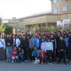 El grupo de participantes en la Marcha Solidaria del Ramiro II, antes de salir del centro.