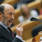 El líder del PSOE, Alfredo Pérez Rubalcaba durante su intervención hoy en el pleno del Congreso en la que ha pedido la dimisión del presidente del Gobierno, Mariano Rajoy, tras su comparecencia con el objeto de ofrecer su versión del caso Bárcenas, en el