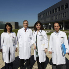 Alicia Calleja (dietista), Ana Urioste, Isidoro Carro (jefe de servicio), María Ballesteros, Alfonso Vidal y Rocío Villa, endocrinos.