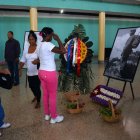 Un grupo de personas rinde tributo al exgobernante cubano Fidel Castro. ROLANDO PUJOL