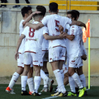 Los jugadores culturalistas celebran uno de los cuatro goles materializados frente al conjunto coruñés para mantener sus opciones de luchar por el ascenso. MARCIANO PÉREZ