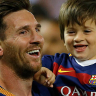 Messi, con su hijo Thiago, en la celebración de un título del Barça.