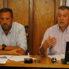 Carlos Pollán, izquierda, y Nicesio Álvarez en la asamblea.