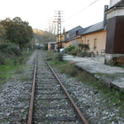 Un tramo de la línea férrea entre Ponferrada y Villablino, en su discurrir por el municipio de Toreno. L. DE LA MATA