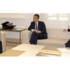 Antonio del Castillo, padre de Marta, durante su encuentro con el presidente Rodríguez Zapatero, y e