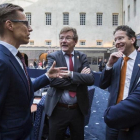 El ministro de Economía español en funciones, Luis de Guindos, el presidente del Eurogrupo, Jeroen Dijsselbloem, el ministro belga de Finanzas John Robert Overtveldt  y el ministro finlandés de Finanzas Alexander Stubb durante la reunión del Ecofin.